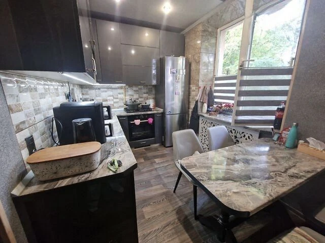 Sale of a 3-room apartment 87.70 m² on Ul. Ulasa Samchuka 240000