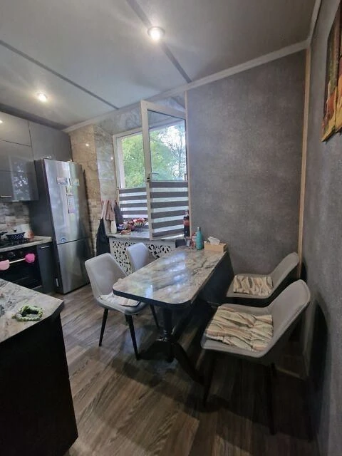 Sale of a 3-room apartment 87.70 m² on Ul. Ulasa Samchuka 240000