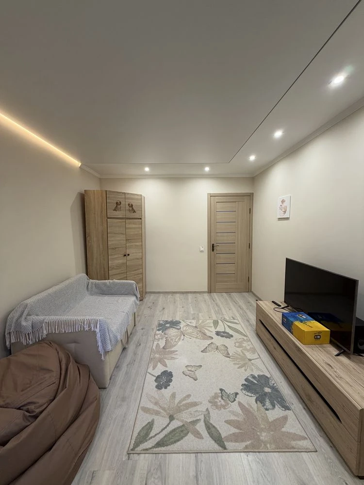 Sale of a 3-bedroom apartment 69 sq m, Topol-2