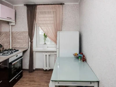 2 Кімнатна, в центрі міста, поруч школа, дитячий садок марке
