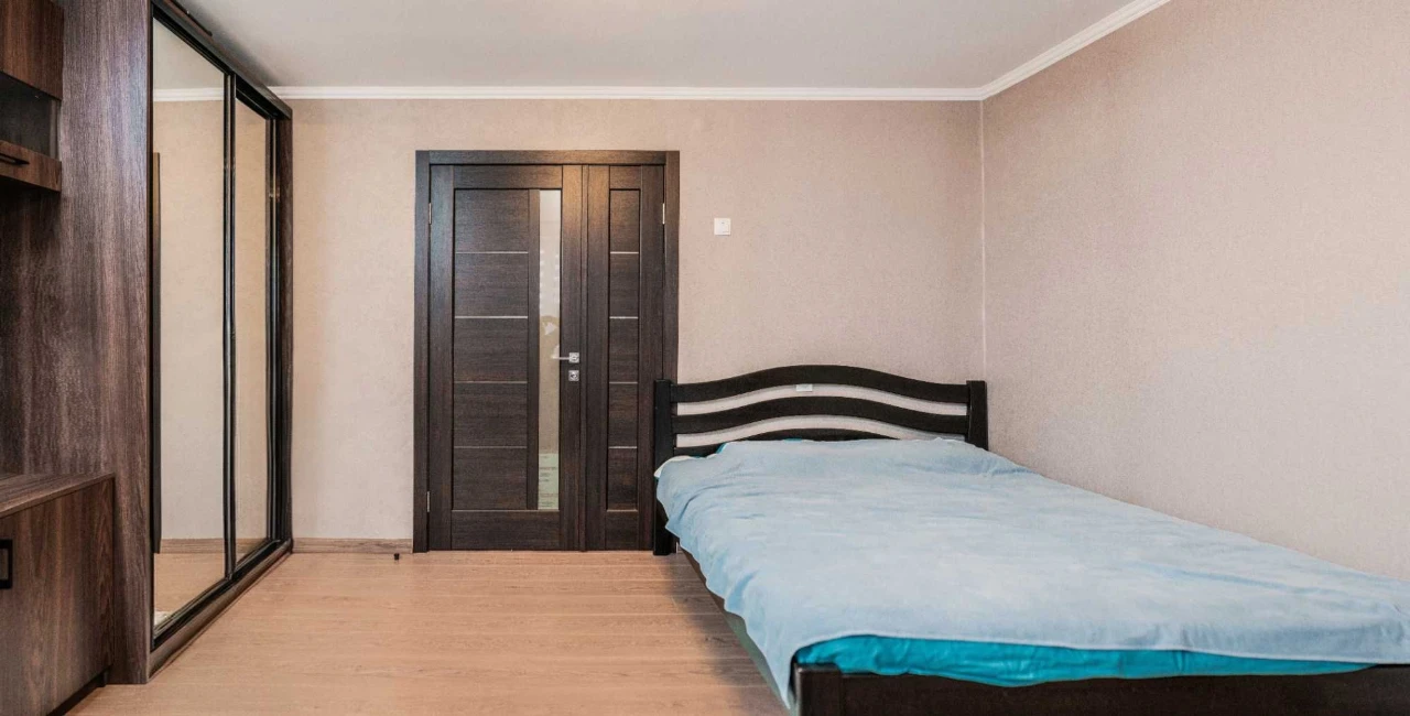 2 Кімнатна, в центрі міста, поруч школа, дитячий садок марке