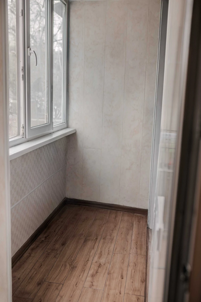 2 Кімнатна, в центрі міста, поруч школа, дитячий садок марке