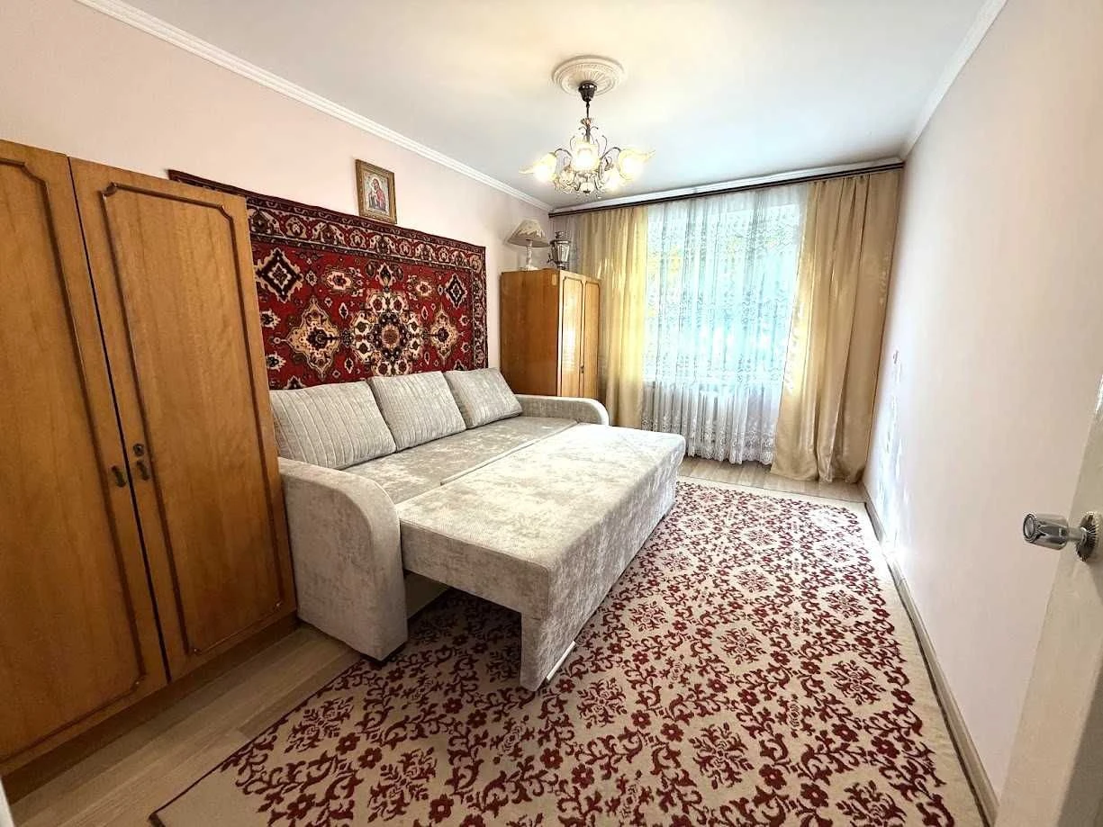 3-bedroom apartment for sale (Ukrainian) on Ukrainian Dobr Street