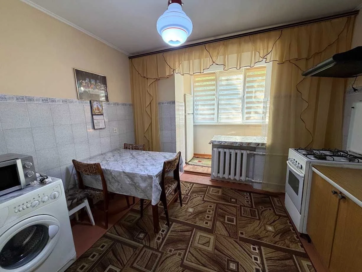 3-bedroom apartment for sale (Ukrainian) on Ukrainian Dobr Street