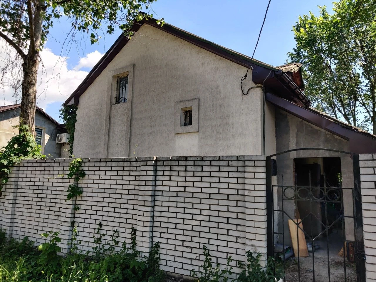 COMMISSION-FREE House by the River in Osorki