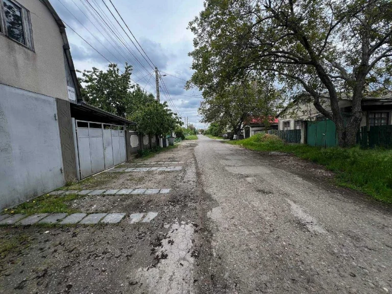 Продається частина будинку в Ленпоселку.