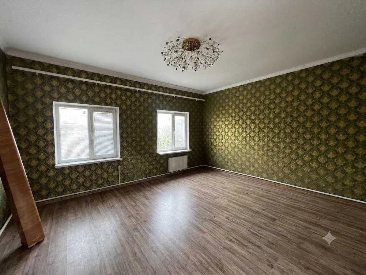 Продається частина будинку в Ленпоселку.