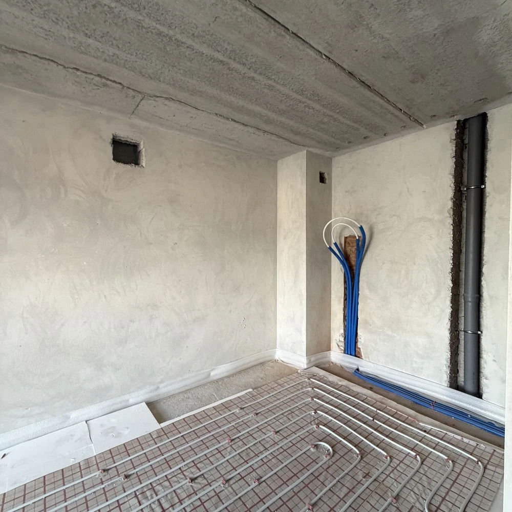 Urgent: 1-bedroom apartment 37 sq m with heated floor and plaster!
