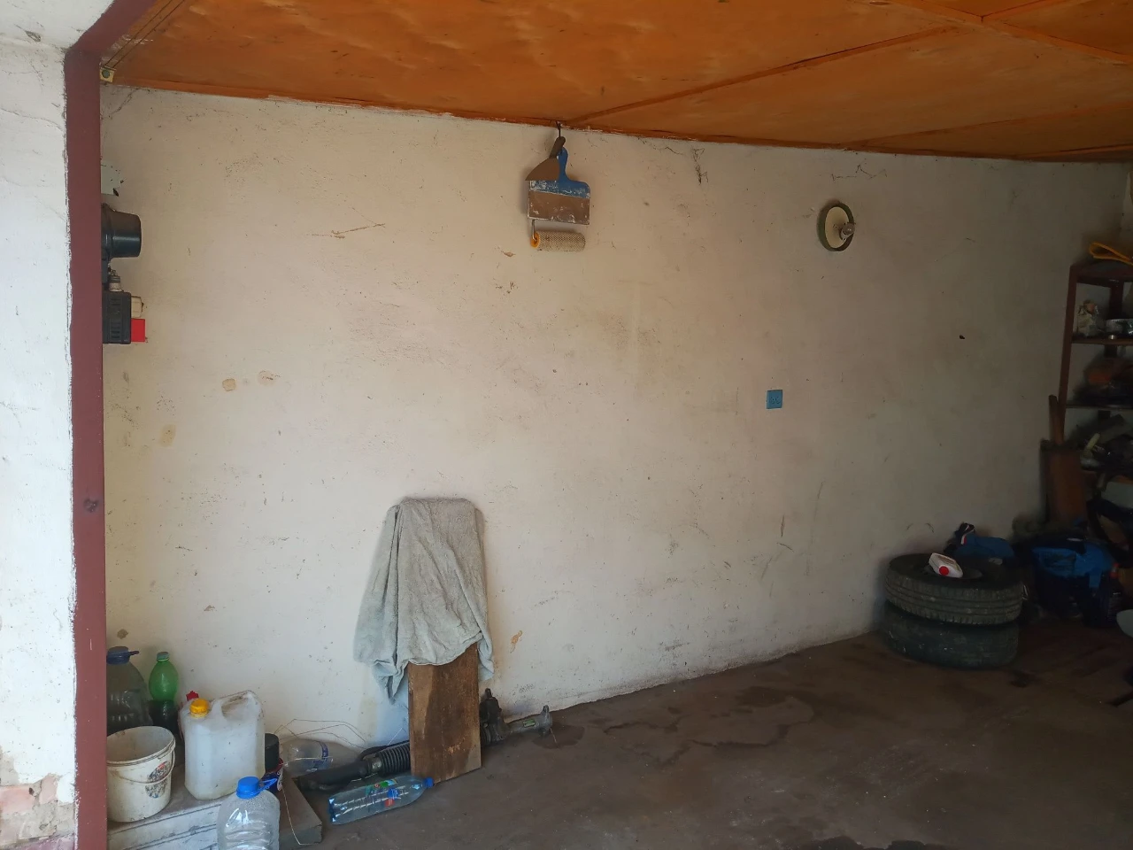 Гараж у кооперативі Світанок Рассвет, будинок 838, поруч із проїзною