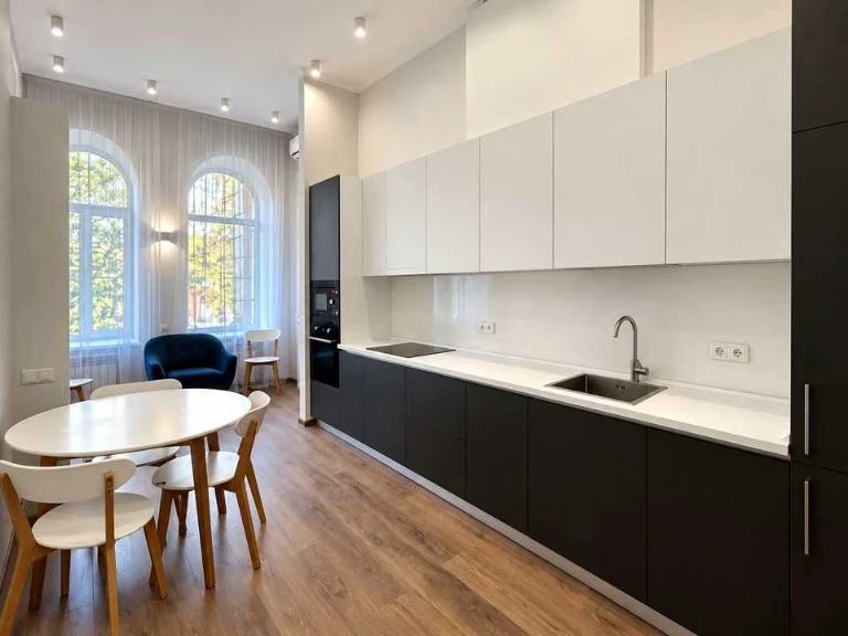 Apartment. Kharkiv, Mirohorytseva Street