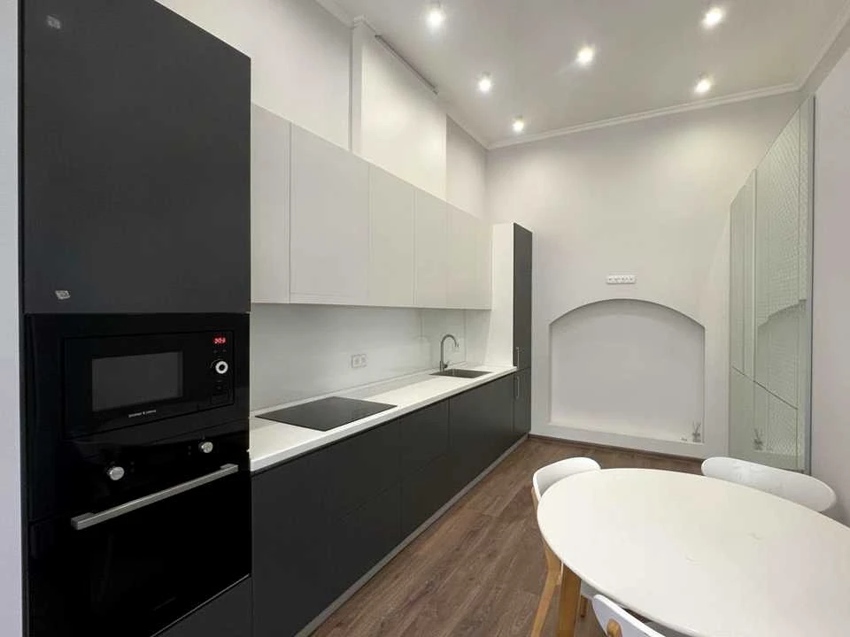 Apartment. Kharkiv, Mirohorytseva Street