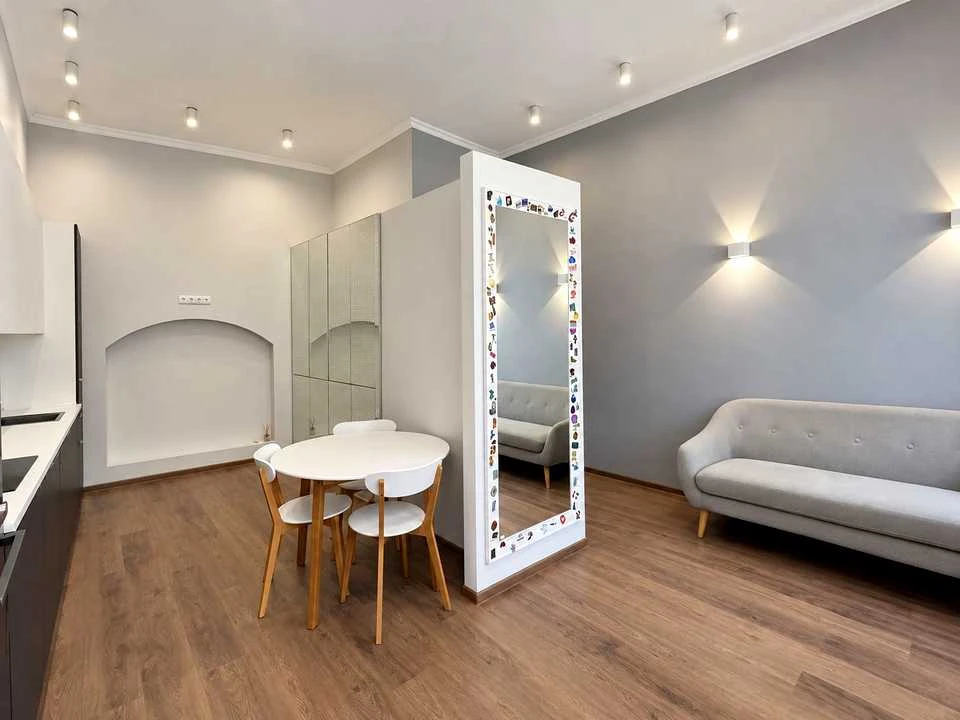 Apartment. Kharkiv, Mirohorytseva Street