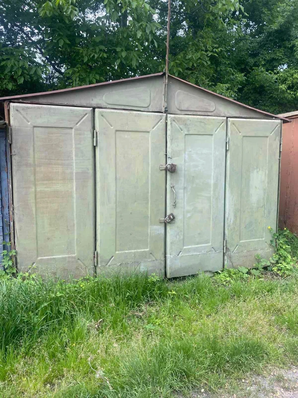 Продам металевий гараж , кооператив « Промінь»