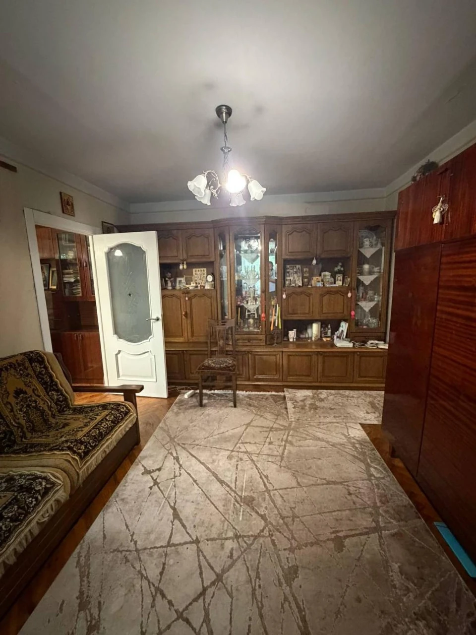 Sale of a 2-room apartment on Volodymyra Velykyi 35a