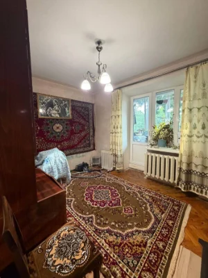 Sale of a 2-room apartment on Volodymyra Velykyi 35a