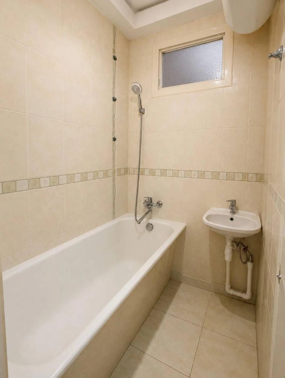 Sale of a 2-room apartment on Volodymyra Velykyi 35a