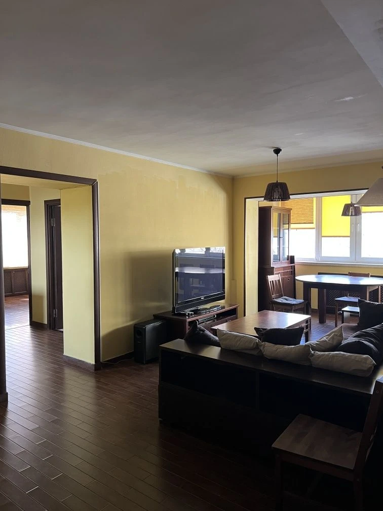 For Sale: 3-room apartment on Yange, 4, metro "Shulyavska", "Polite