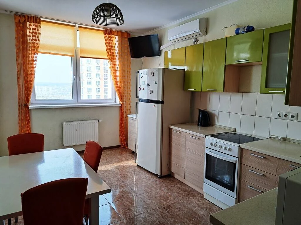 Сдам 2-кімнатну квартиру, вулиця Сім'ї Кульженків (Петра Дегтяренка)