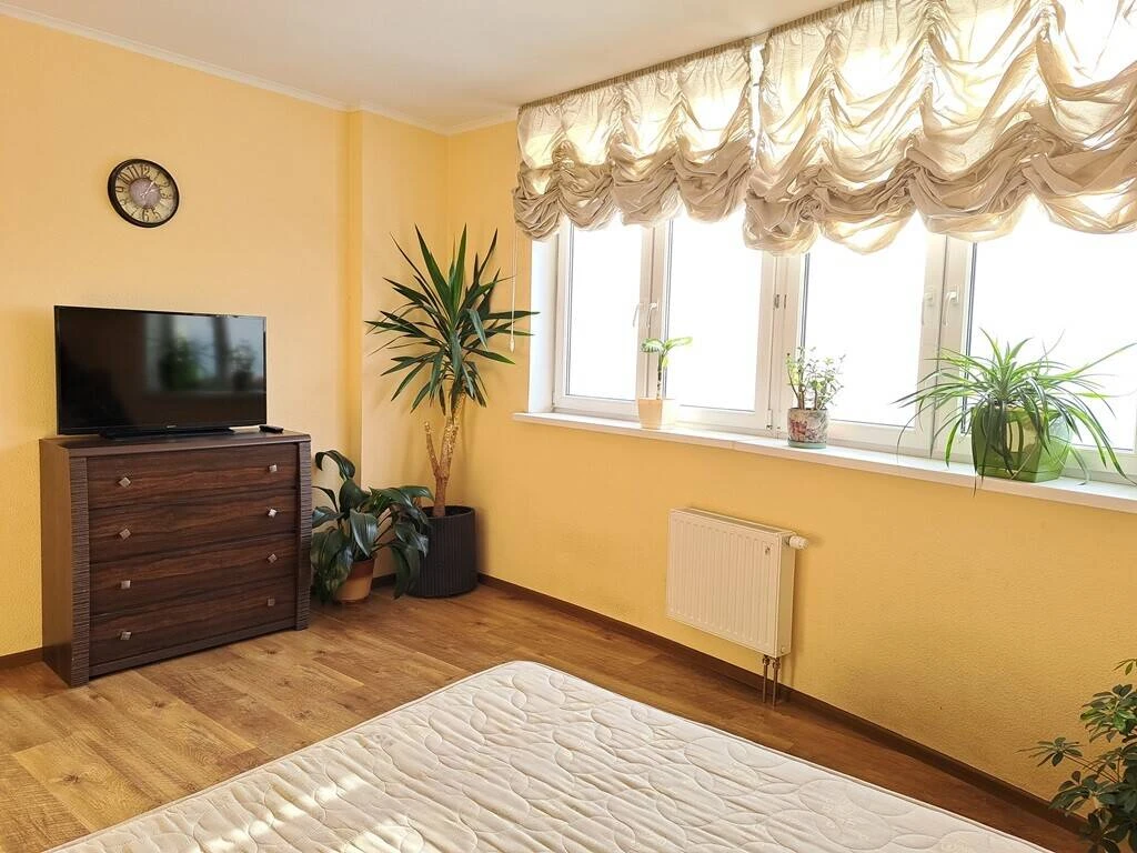 Сдам 2-кімнатну квартиру, вулиця Сім'ї Кульженків (Петра Дегтяренка)