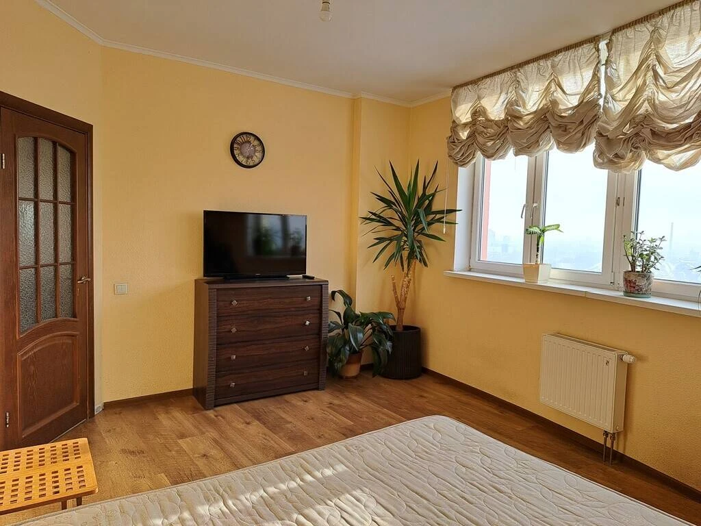 Сдам 2-кімнатну квартиру, вулиця Сім'ї Кульженків (Петра Дегтяренка)
