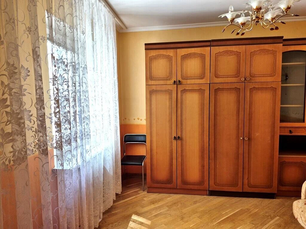 Пропонуємо в довгострокову оренду 2-кімнатну квартиру з гарним плануванням