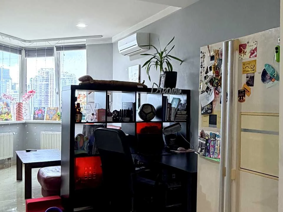 One-Bedroom Apartment. Sapernoslobidskaya Street, Kyiv