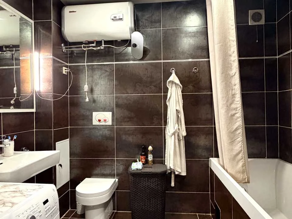 One-Bedroom Apartment. Sapernoslobidskaya Street, Kyiv