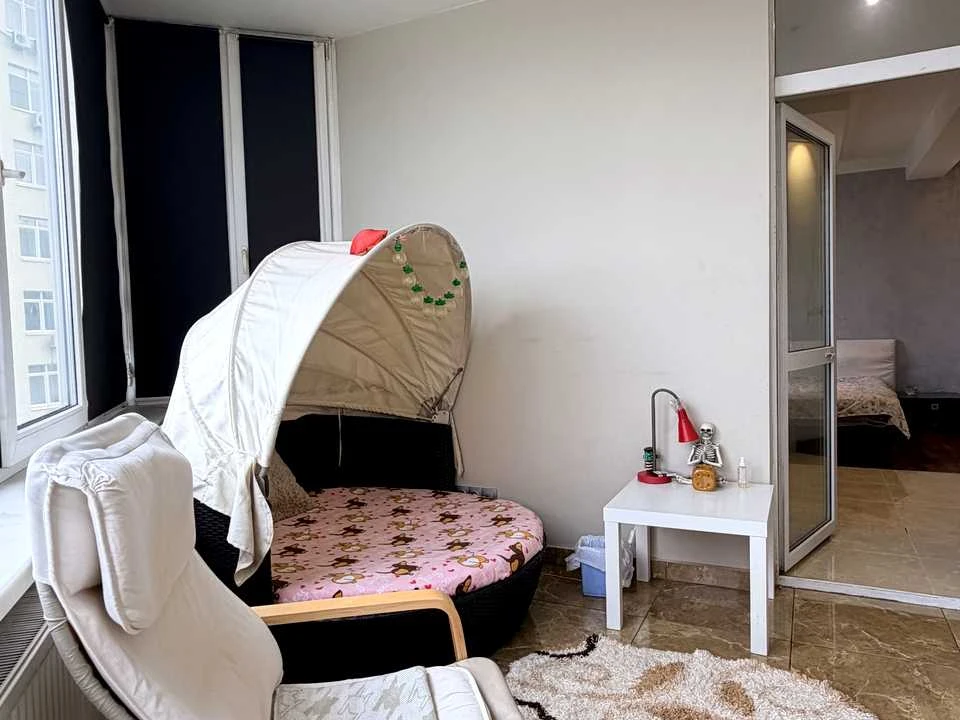 One-Bedroom Apartment. Sapernoslobidskaya Street, Kyiv
