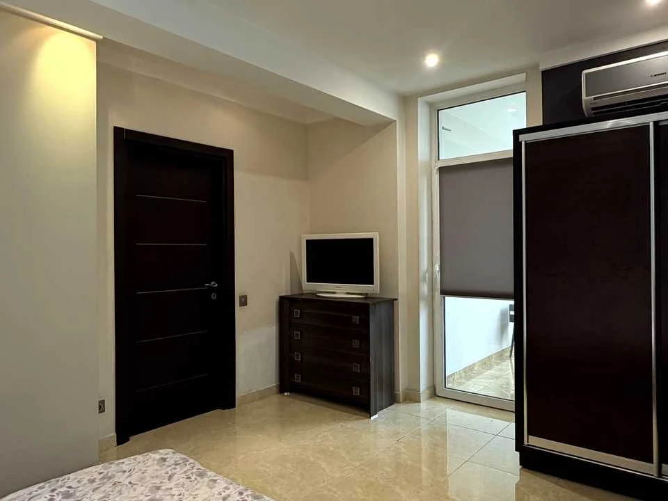 One-Bedroom Apartment. Sapernoslobidskaya Street, Kyiv