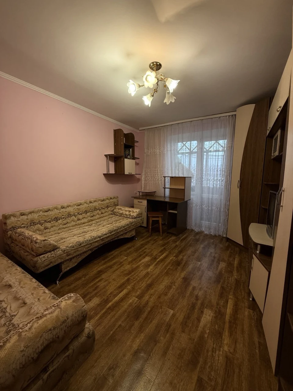 Продам 1 кім В.Опанасюка(Пирогова)