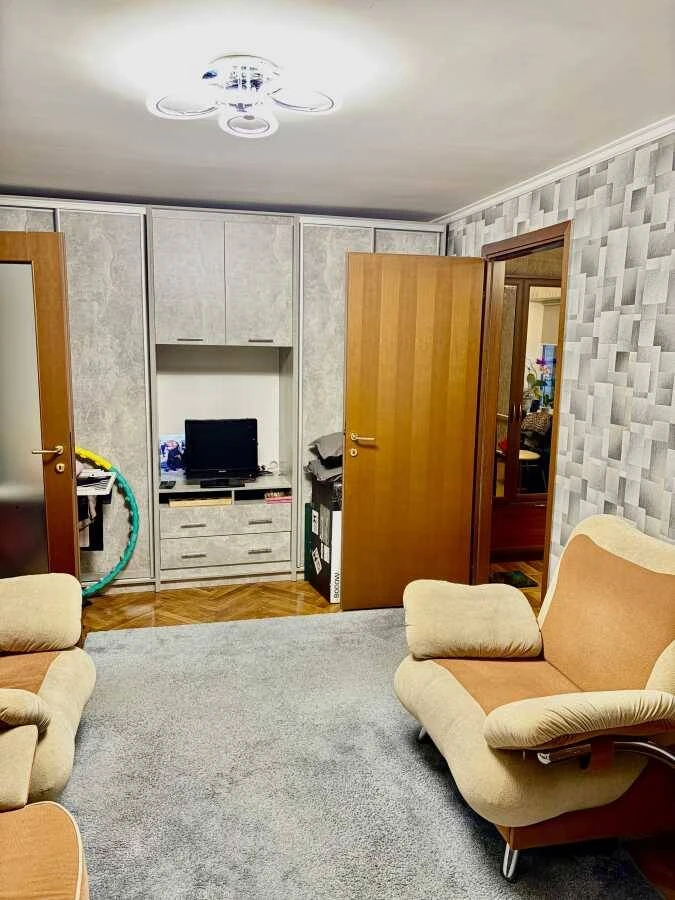 Продам 2-к квартиру Київ, Шевченківський, Салютна вул, 9