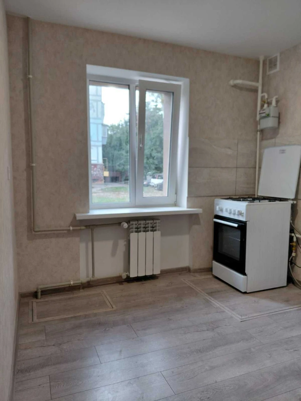Продам 1 кімнатну квартиру, центр, на вулиці Незалежної України, з ремонтом, 175