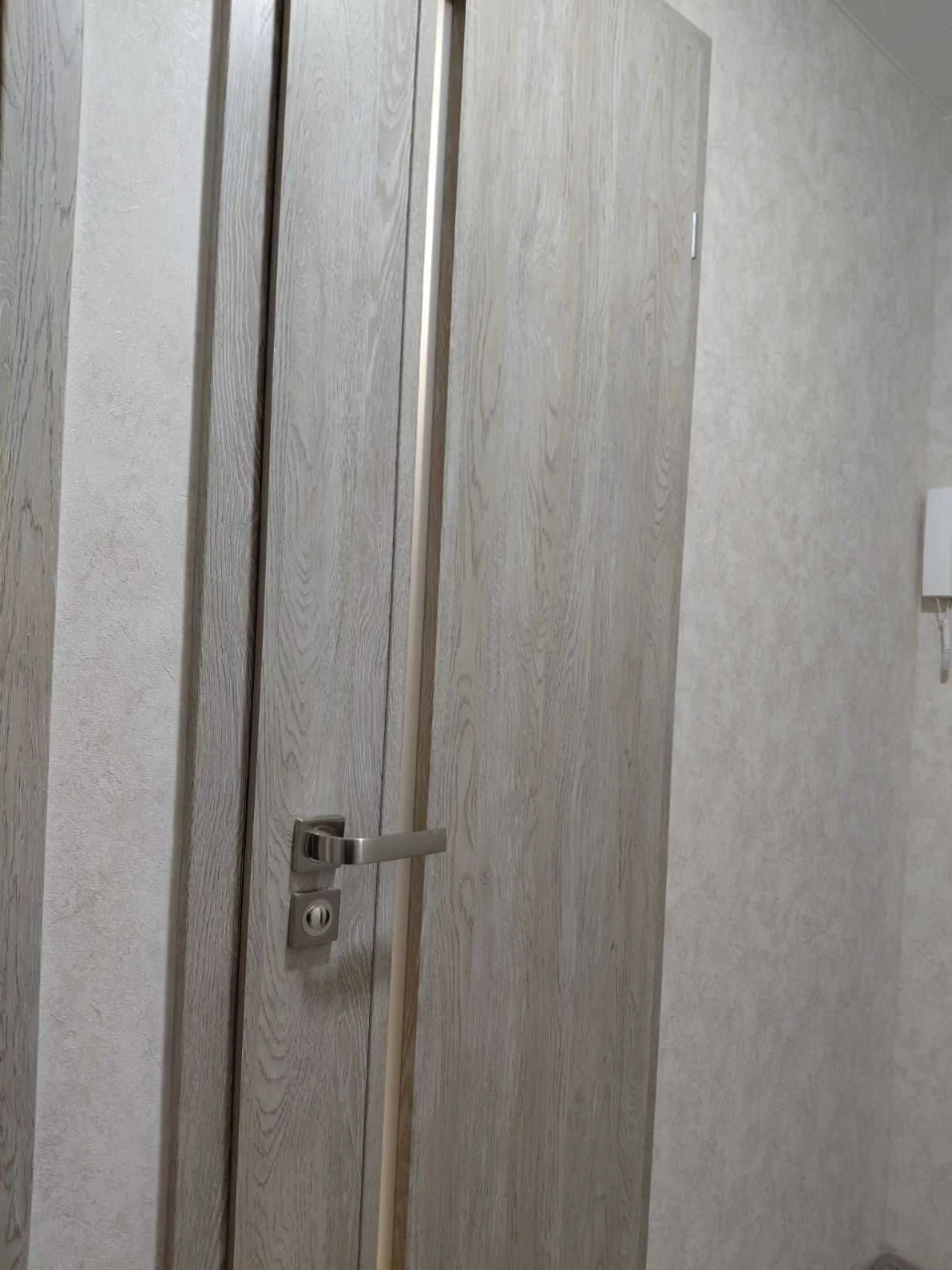 Продам 1 кімнатну квартиру, центр, на вулиці Незалежної України, з ремонтом, 175
