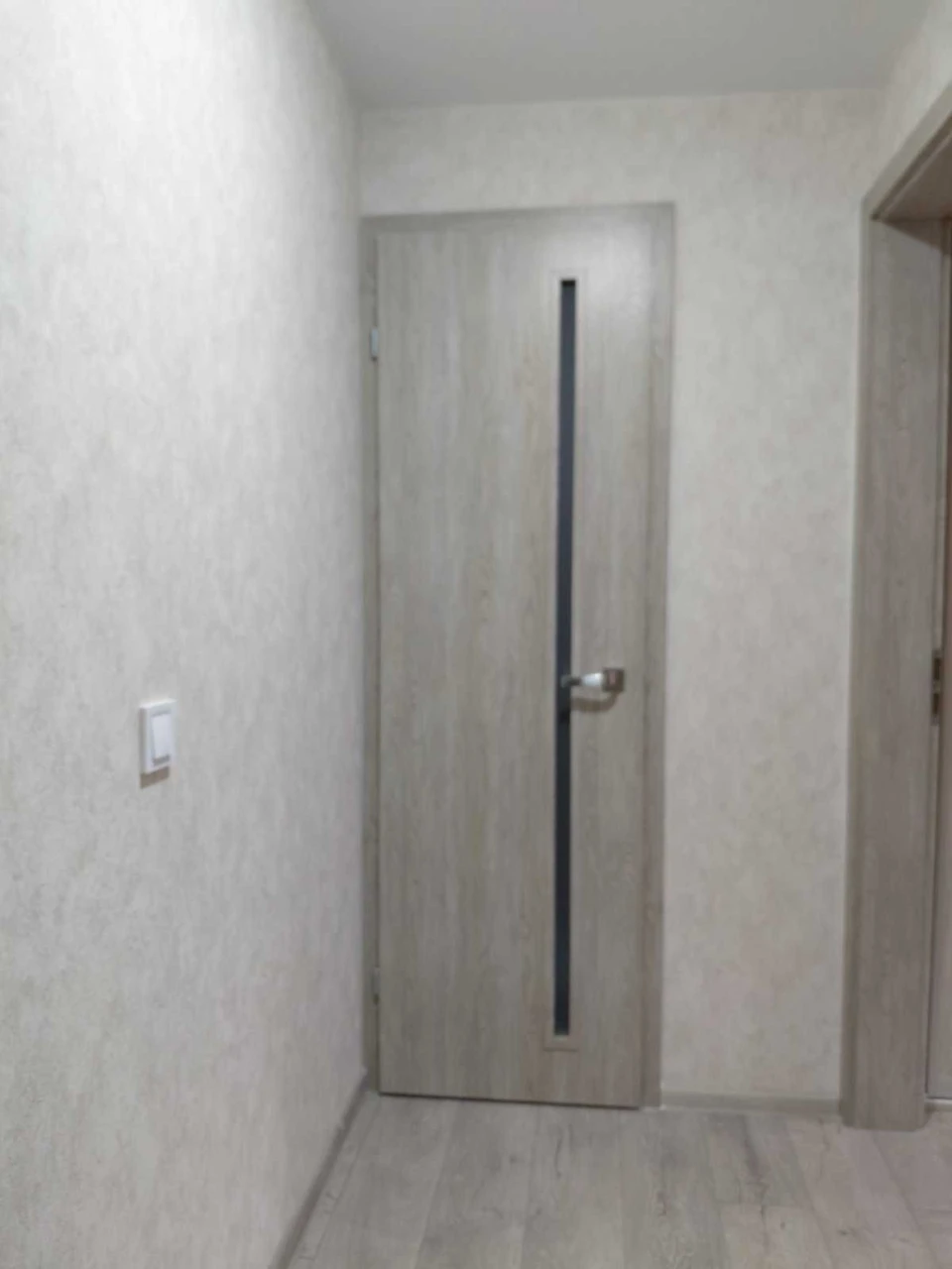 Продам 1 кімнатну квартиру, центр, на вулиці Незалежної України, з ремонтом, 175
