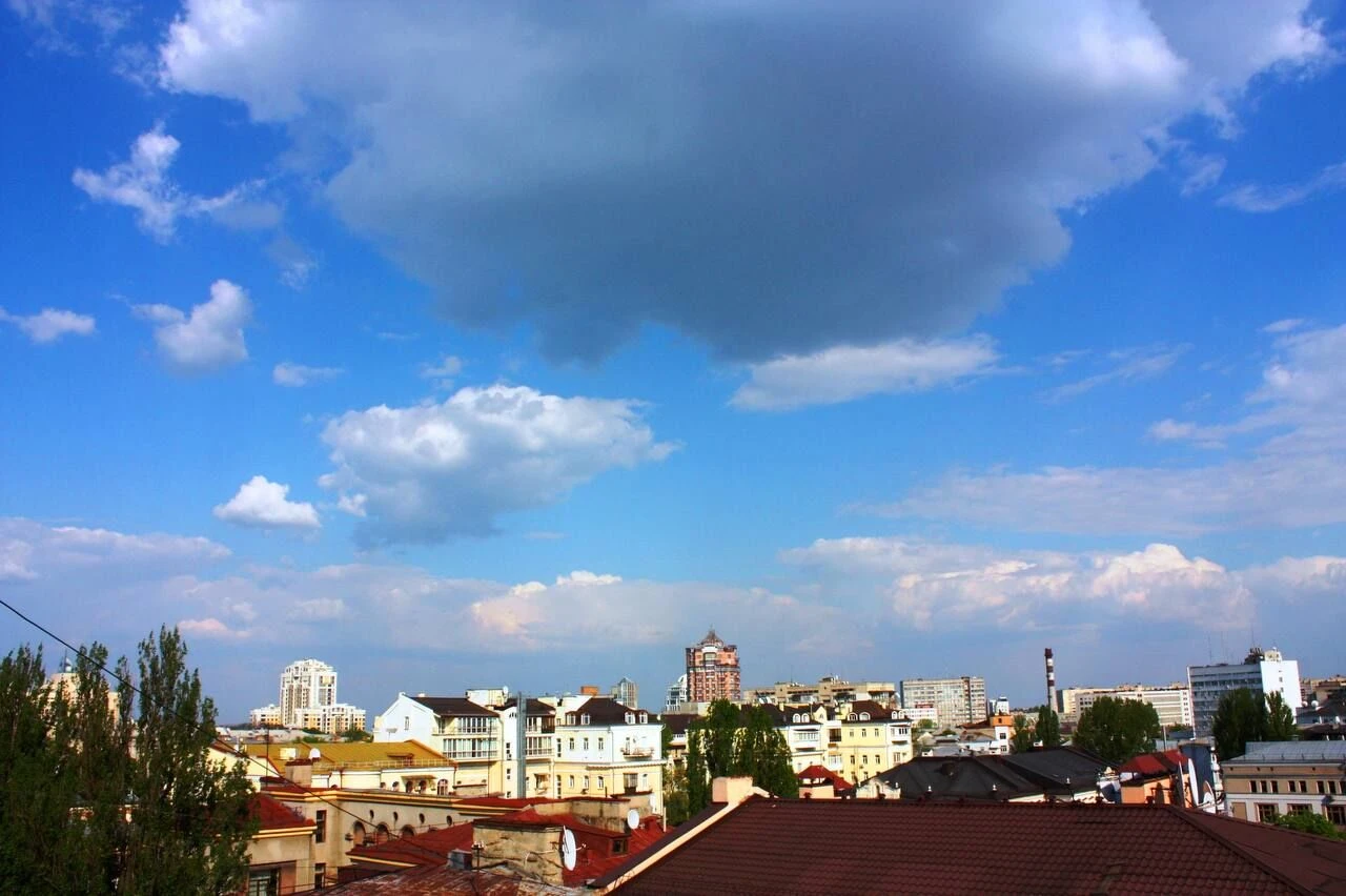 For rent: Panoramic 2-bedroom apartment in the center of Kyiv! No commission.