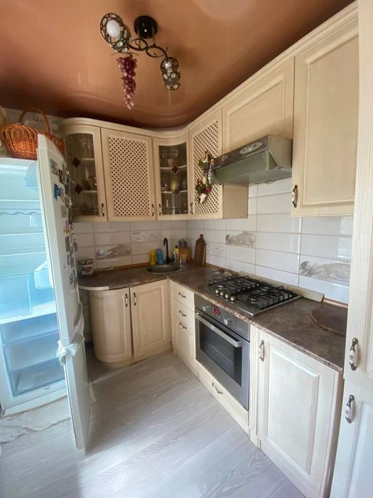 Продам 3к квартиру на ж/м Червоний Камінь в Дніпрі.