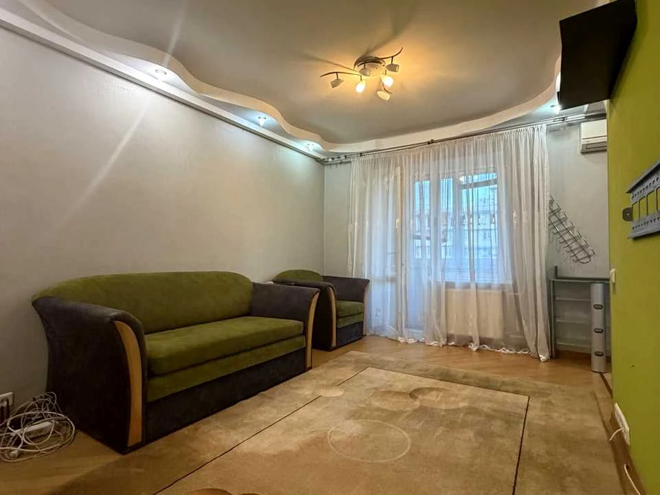 Apartment. Дніprovska naborozhna st.