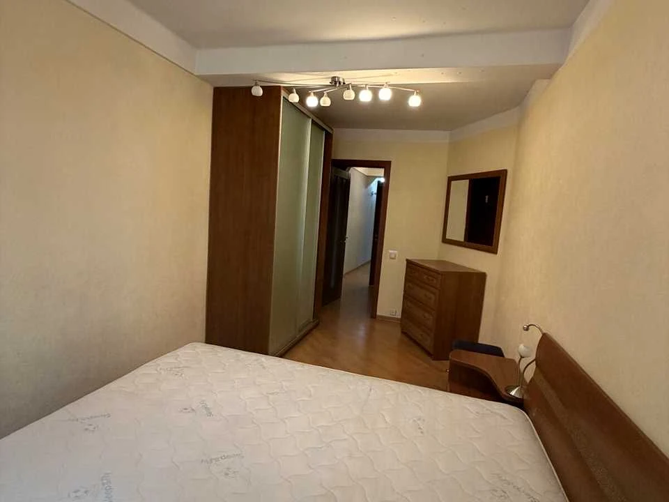 Apartment. Дніprovska naborozhna st.