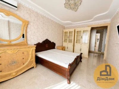 Продаж 2-кімнатної квартири з ремонтом / вул. Єлизавети Чавд