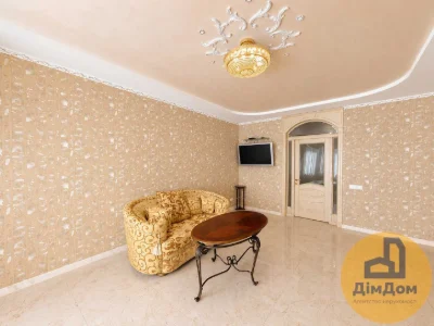 Продаж 2-кімнатної квартири з ремонтом / вул. Єлизавети Чавд