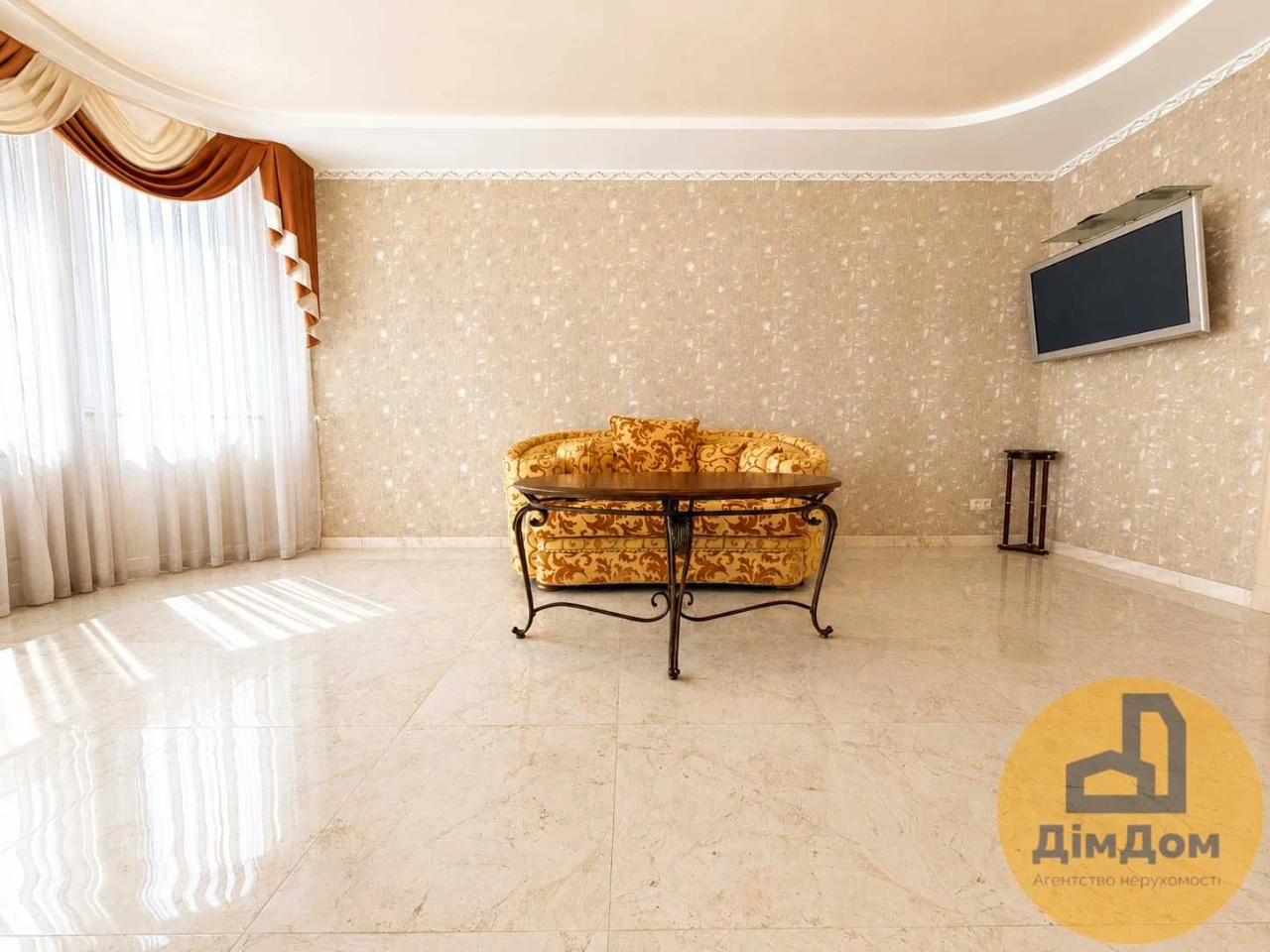Продаж 2-кімнатної квартири з ремонтом / вул. Єлизавети Чавд