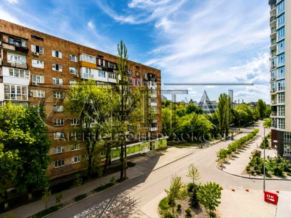 Apartment. Kyiv, Saperne Pole st.