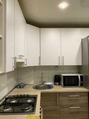 For sale urgently, 2-room apartment, Heroes of Labor Street, 522nd district. Possible sale.