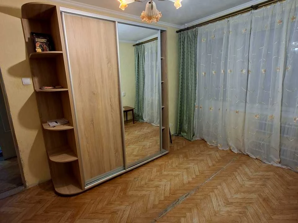 Apartment. Дніpro, residential area Тополя-3