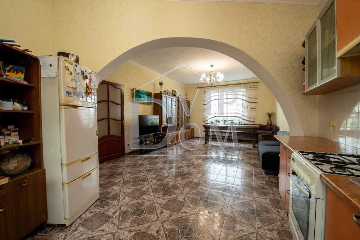 One-story house in Odessa, Romashkovaya Street, Kiev district