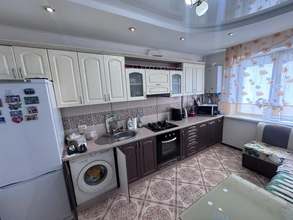 For sale: 1-bedroom apartment in a new building