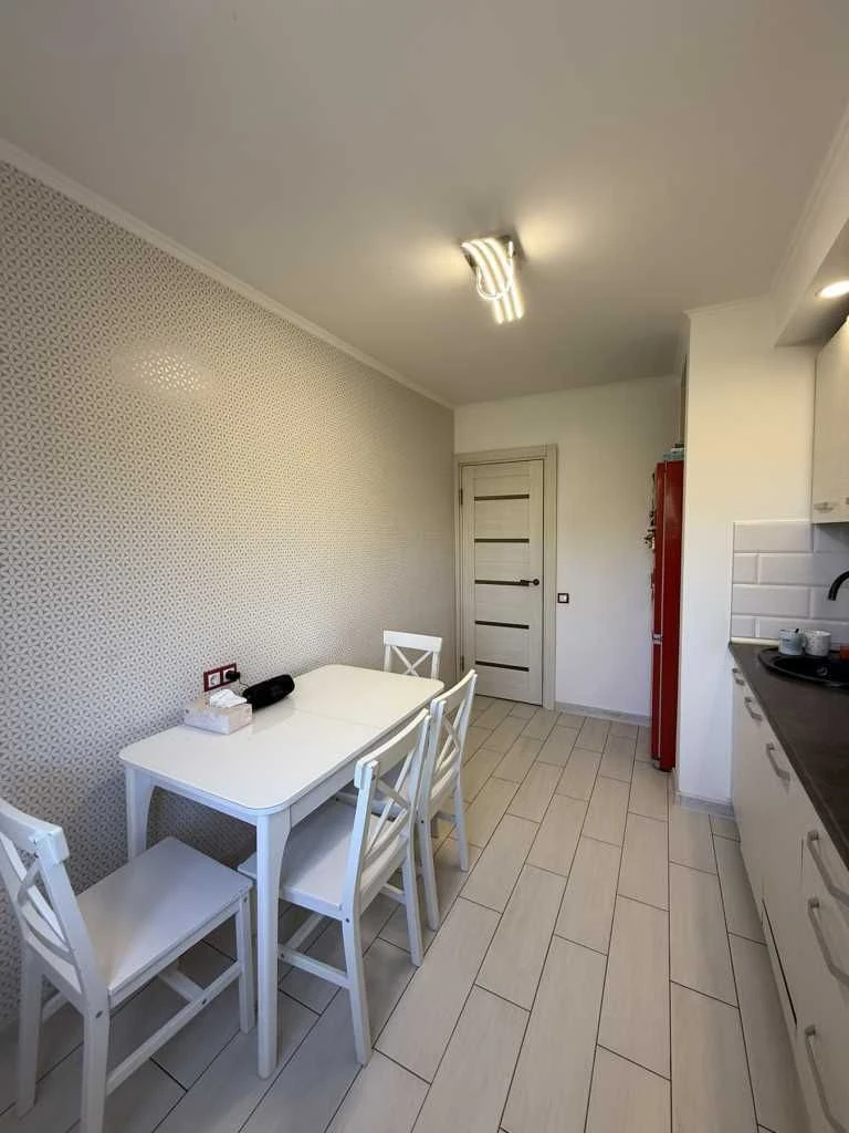 4-room apartment 81 m2, floor 3/9, separate rooms