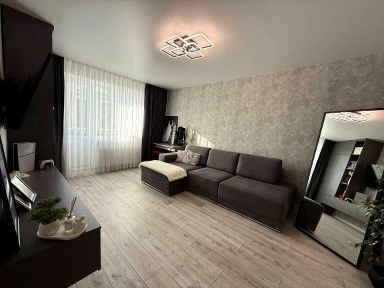 Apartment. Sumy, Revolution of Independence Street