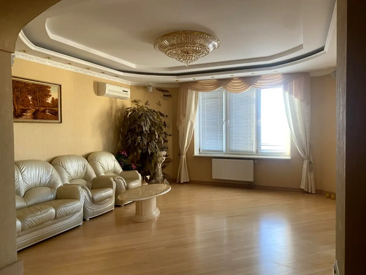 Оренда квартири 3-кімн. 114 м² 22/24 пов.