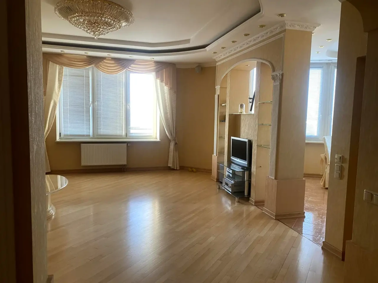 Оренда квартири 3-кімн. 114 м² 22/24 пов.